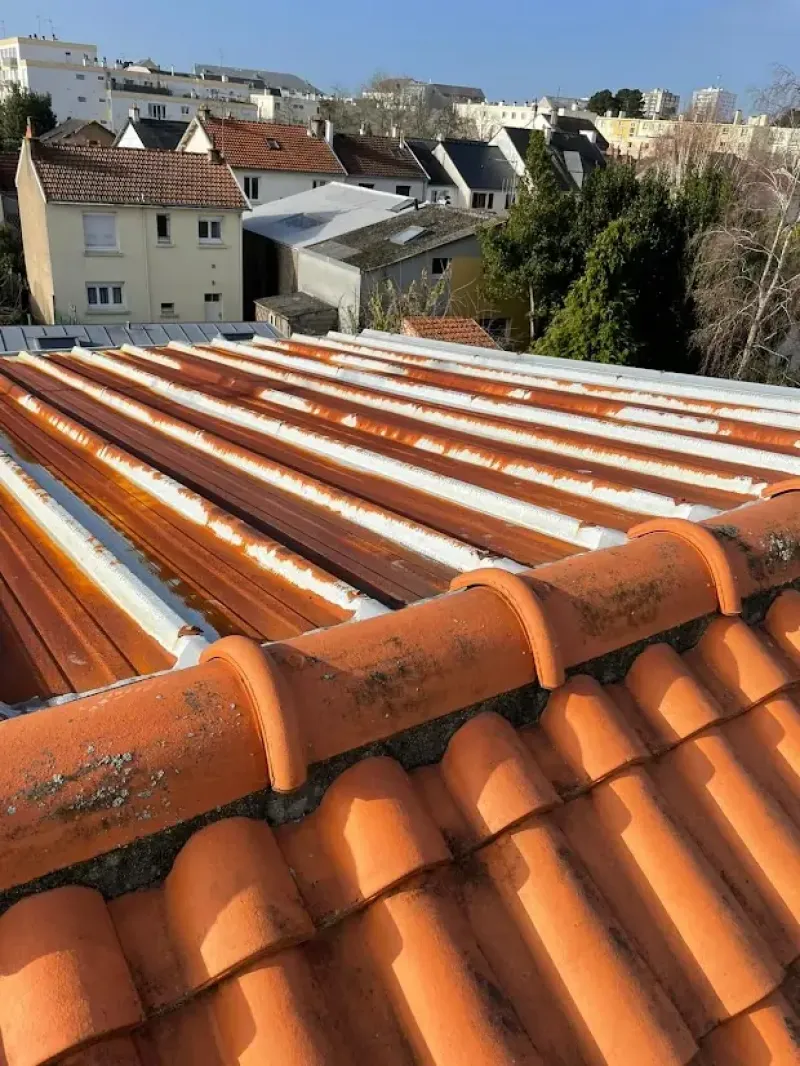 Rénovation de toiture bac acier sec en bac acier isolé de 140 mm sur Nantes