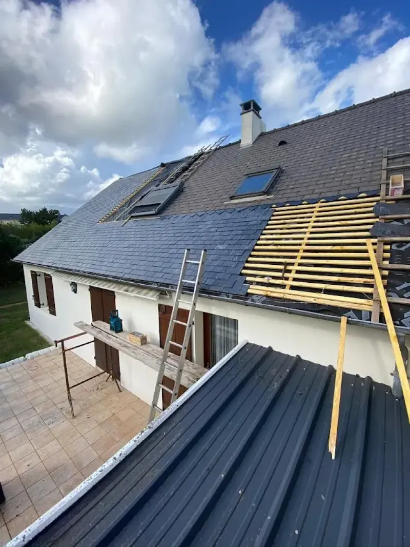 Rénovation complète d'une maison en ardoise fibro par de l'ardoise naturelle sur Ancenis